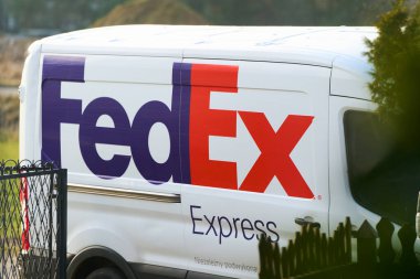 04.02.2025 Polonya, Avrupa yakınlarındaki Fedex lojistik nakliye aracı