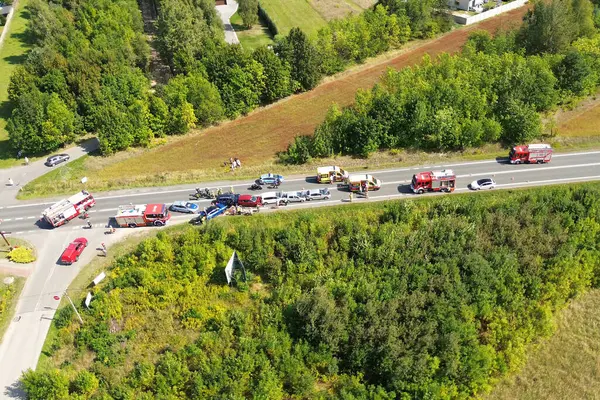 Çoklu araç kazası sahnesinin hava görüntüsü, Polonya, Avrupa 25.08.2024