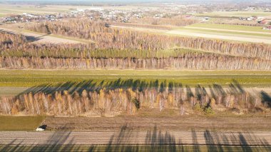 Gökyüzünden güzel kırsal sonbahar manzarası
