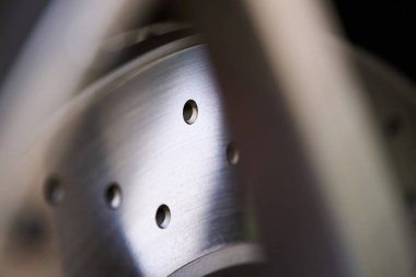 Ayrıntılı bir araba fren diskine yakın çekim