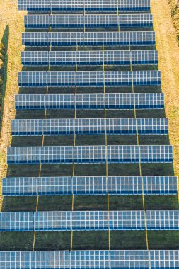 Sürdürülebilir enerji güneş çiftliği dikey görünümü