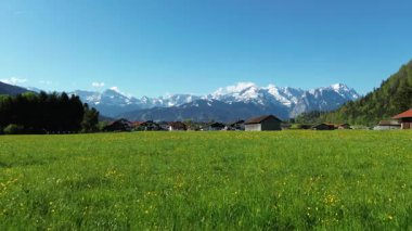 Yaz Alp Vadisi 'nin havadan görünüşü