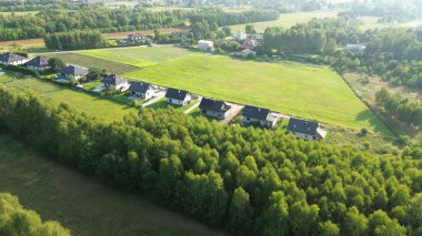 Tarım arazisi yakınlarındaki kırsal konut geliştirme