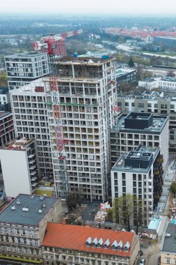 Gökdelen projesinde vinçli şehir silüeti