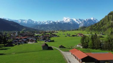 Yaz Alp Vadisi 'nin havadan görünüşü