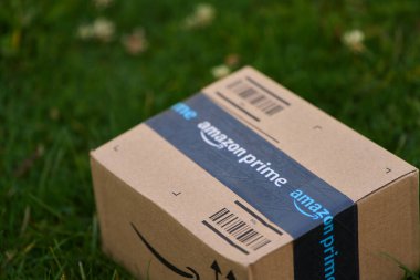 Amazon Prime paketi hızlı e-ticaret dağıtımı 13.09.2024 Avrupa, Polonya.
