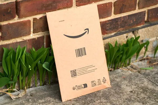 Yeşil çimlerde çevre dostu ambalaj 05.05.2025 Polonya Avrupa