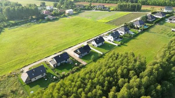 Modern mimari ile banliyö konut geliştirme