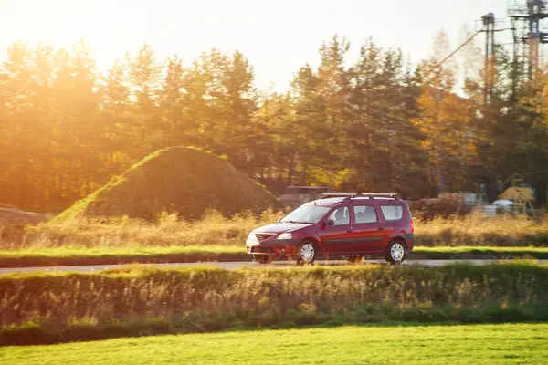 Taşıt taşra yolunda gidiyor.