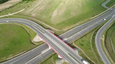 Şehir üst geçidi ve köprü yolu bağlantısı
