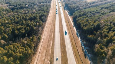 Yaya geçişleriyle trafik çemberi kesişmesi