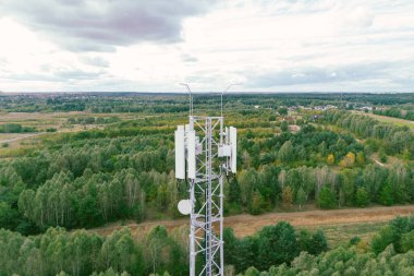 Kırsal kesimde telekom kulesi