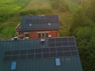 Sürdürülebilir Mahallede Güneş Enerjili Modern Evler
