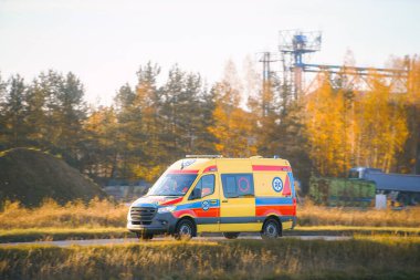 Modern ambülans görev başında.