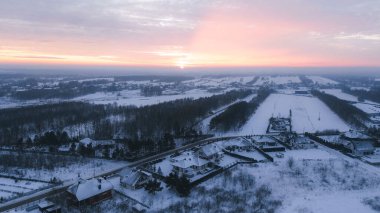Kışın yerleşim yerlerinin hava manzarası