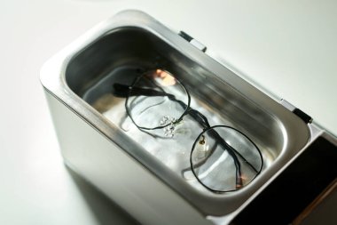 Yüksek teknoloji gözlük temizleme işlemi ultrasonik aygıtı