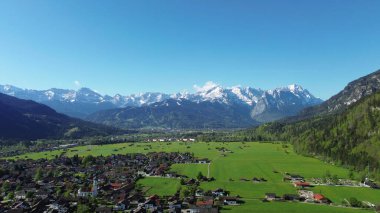 Alp dağları ve vadi kırsalları