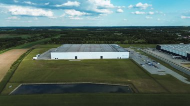 Lojistik merkezi ve çevreleyen yeşil alanlar