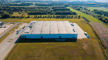 Lojistik merkezi ve çevreleyen yeşil alanlar