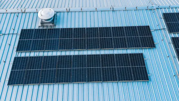 Deponun çatısına güneş panelleri monte edildi