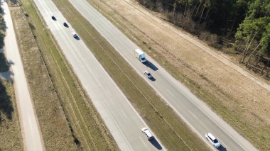 Yukarıdan yakalanan nakliye kamyonu