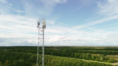 Kırsal kesimde telekom kulesi