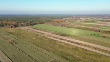 Yeşil alan kenarının İHA görüntüsü