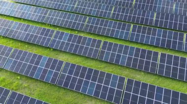 Avrupa güneş panelleriyle elektrik üretiyor