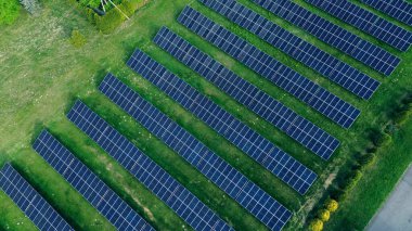 Güneş enerjisi panellerinden gelen yeşil enerji