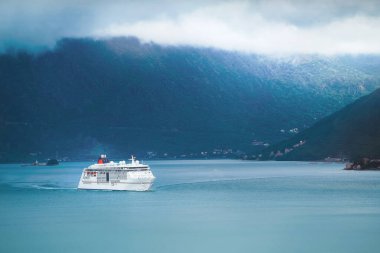 Kotor Körfezi, Avrupa 'da büyük bir yolcu gemisi.
