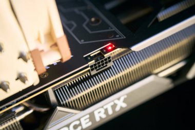 NVIDIA GPU Polonya 'ya bağlı PCIe 5.0 güç bağlantısı, Avrupa 02.04.2025