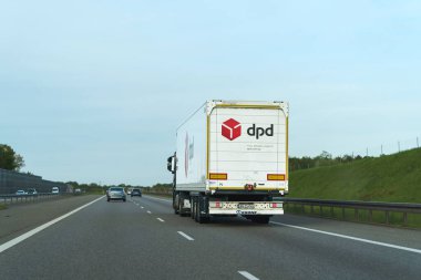 Polonya, Avrupa 26.05.2025 numaralı otoyoldaki uzun mesafe DPD kamyonu.