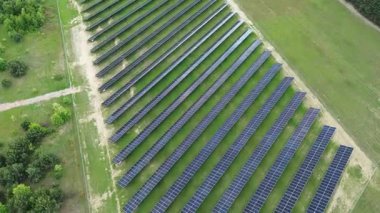 Yenilenebilir elektrik üreten güneş santrali