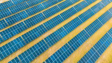 Güneş panelleri temiz elektrik üretiyor