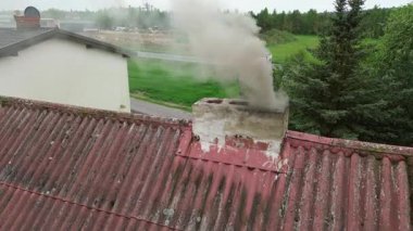 Boş alanlar üzerine duman salan tesis