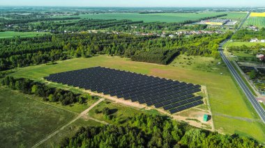 Güneş panelleri temiz ve yenilenebilir enerji üretiyor