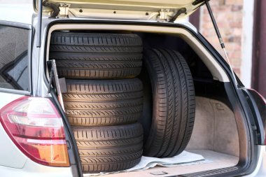 Yeni yaz lastikleri ile otomotiv bakımı