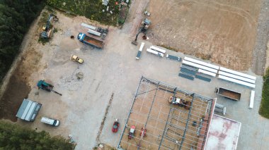 Bir şantiye işçileri ile havadan görünümü