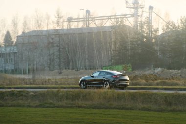 EV doğal ortamda geziniyor.