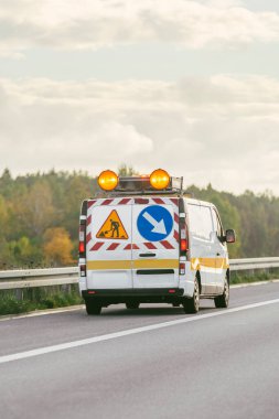 Otoyol bakım minibüsü devrede