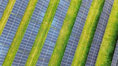 Bir Alandaki Güneş Panellerinin Hava Perspektifi