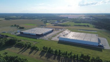 Depoları olan sanayi kenti lojistik merkezinin insansız hava aracı görüntüsü