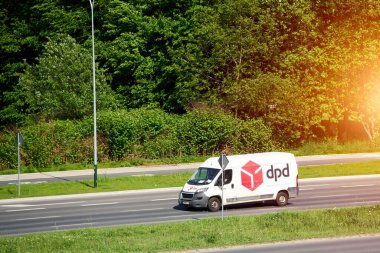 Polonya, Avrupa 26.05.2025 'te DPD lojistik minibüsü