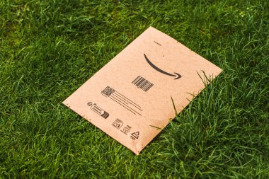 Amazon barkod baskılı kurye zarfı 05.05.2025 Polonya Avrupa