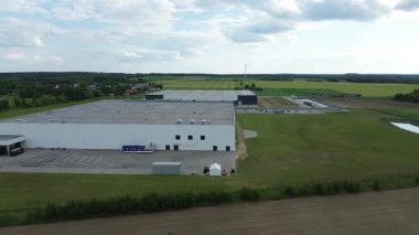 Depo ve kargo kamyonu terminali.