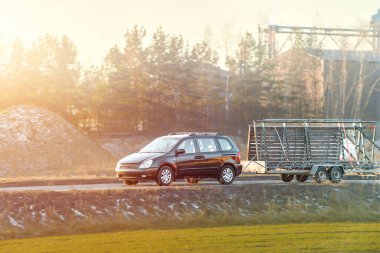 Kiralık karavanı kullanarak nakliye hizmeti