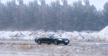 Lüks SUV kış yolunu kolaylıkla idare ediyor.