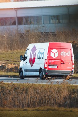 DPD kurye servis minibüsü 29.03.2025 Katowice, Polonya, Avrupa 