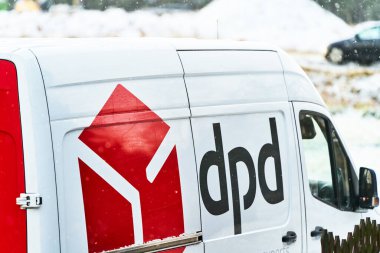 Avrupa, Polonya 'da kar yağışı yapan DPD dağıtım aracı 27.01.2025