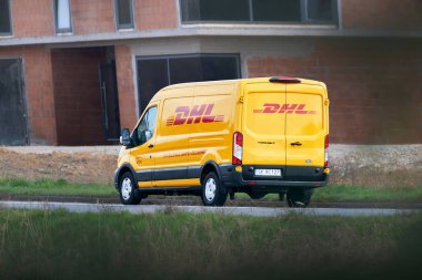 Yeşil ormandan geçen yük kamyonu 26.05.2025 Çek, Avrupa